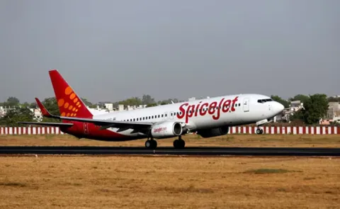 Two Passengers on Delhi Mumbai Spicejet Flight Attempt to Enter Cockpit