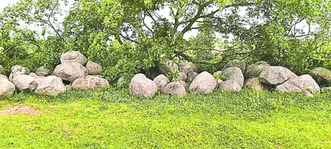 బంతిరాళ్ల సమాధులను పరిరక్షించాలి 