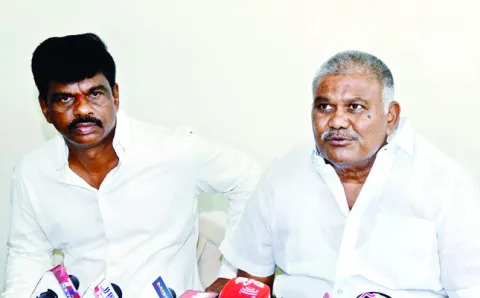 ప్రజాస్వామ్యాన్ని కాపాడండి 