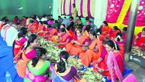 హులిగమ్మకు కనక వర్షం 