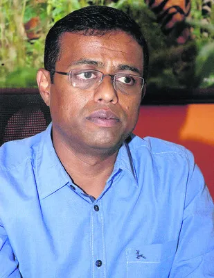 పులుల హత్య కేసు.. డీసీఎఫ్‌ సస్పెండ్‌ 
