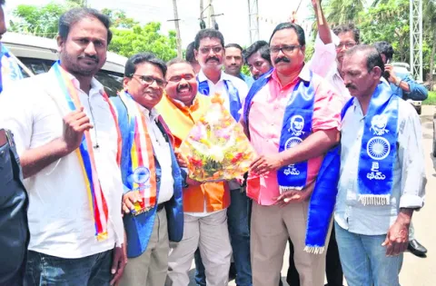 దళితులపై దాడులను అరికట్టాలని వినతి 
