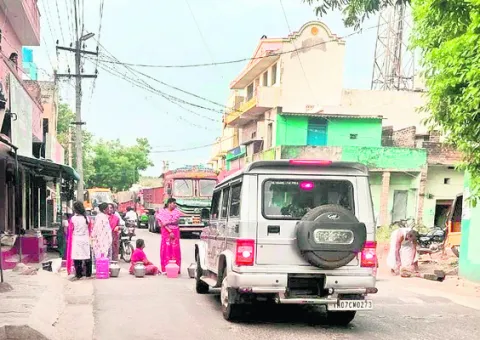 తాగునీటి కోసం రోడ్డెక్కిన మహిళలు 