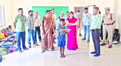 నాణ్యమైన విద్య, వైద్యం అందించాలి