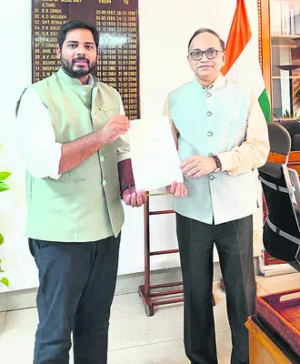 ఎరువులు కేటాయించాలి 