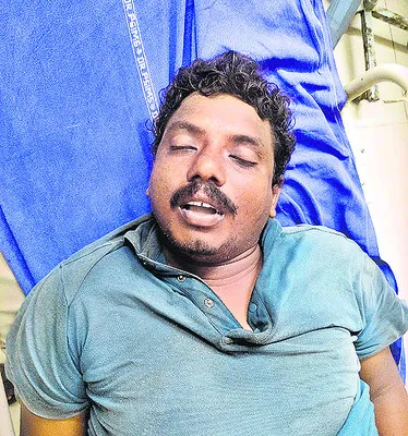 సీలింగ్‌పై నుంచి జారిపడి కార్మికుడు మృతి 