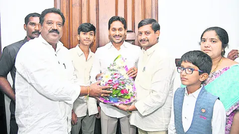 గిట్టుబాటు ధర కోసం పోరాటం  
