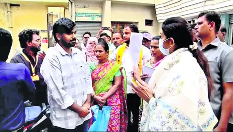 కార్పొరేటర్‌కు బ్రోకర్‌గా పని చేస్తున్నావా?