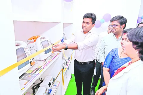 జీజీహెచ్‌కు  వైద్య పరికరాల అందజేత 