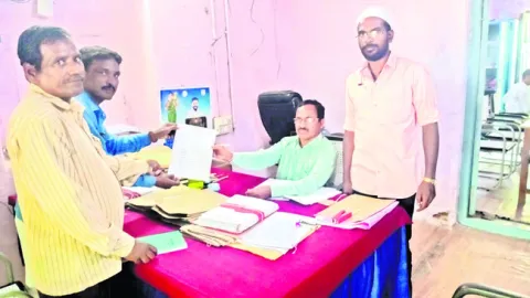 ఆన్‌లైన్‌ సమస్యను పరిష్కరించాలని వినతి