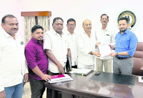 మారు పేర్ల సమస్య పరిష్కరించాలి 
