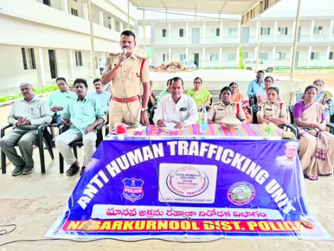 మహిళలు ఆత్మవిశ్వాసంతో ముందుకు సాగాలి 
