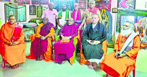 ఆదిశంకర ధ్యాన మందిరానికి బౌద్ధ గురువులు