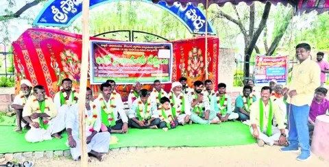 భూ నిర్వాసితులకు న్యాయమైన పరిహారం ఇవ్వాలి