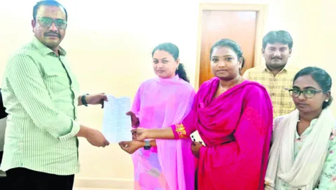 ట్రిపుల్‌ ఐటీల్లోని గెస్ట్‌ ఫ్యాకల్టీకి వేతనాలు పెంచాలి