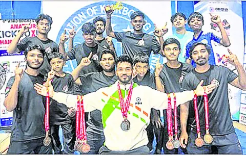 బాక్సింగ్‌ పోటీల్లో పతకాల పంట 