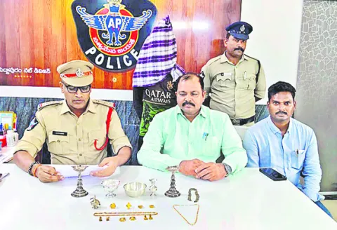 అంతర్‌ జిల్లా నేరస్తుడి అరెస్టు 