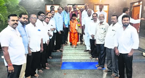 ప్రజల పక్షాన పోరాటానికి సిద్ధంకండి 