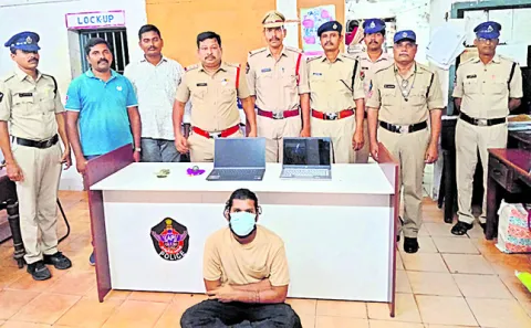 రైళ్లలో చోరీలకు పాల్పడే పాత నేరస్తుడు అరెస్టు 