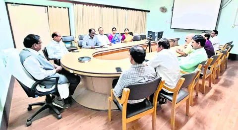 తెలంగాణ సైన్స్‌ కాంగ్రెస్‌ ఏర్పాట్లపై సమీక్ష
