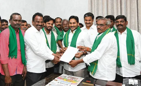 Karedu Farmers Meets YS Jagan: Andhra pradesh