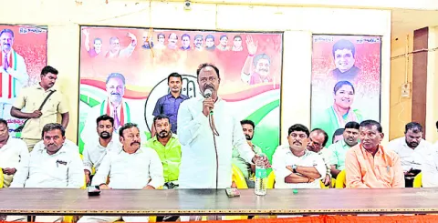 స్థానిక సంస్థల ఎన్నికల్లో సత్తాచాటాలి