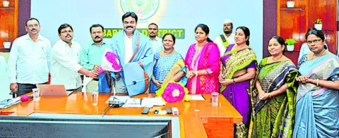 జాతీయ అవార్డు... చేనేతలకు అంకితం 