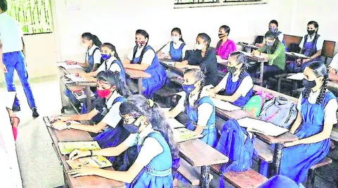 తగ్గిన ఉచిత విద్య అడ్మిషన్లు 
