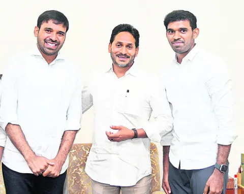 అధైర్యపడకండి.. ఆక్రమ కేసులను ఎదుర్కొందాం 