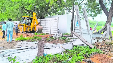 సర్కారు భూమి స్వాధీనం 