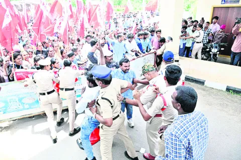 అందని