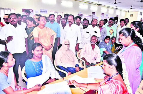 సమస్యలను వెంటనే పరిష్కరించాలి 