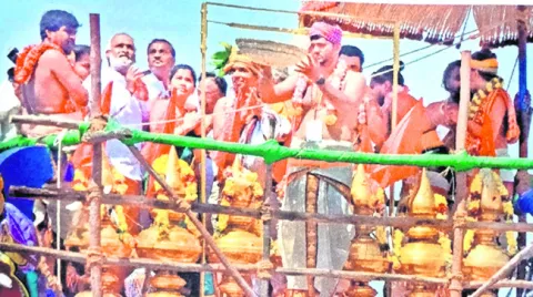 కందకోట్టం మురుగన్‌ ఆలయంలో మహాకుంభాభిషేకం 