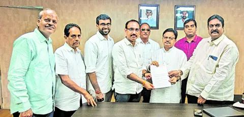 ఎంఎస్‌ఎంఈ అభివృద్ధి కార్పొరేషన్‌ చైర్మన్‌తో భేటీ 