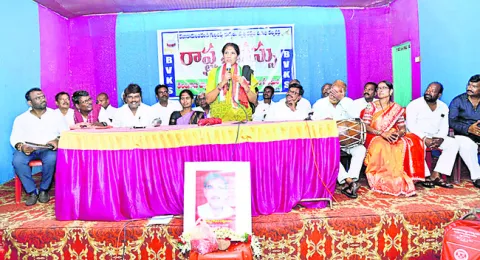 కళాకారుల సమస్యల పరిష్కారానికి కృషి 
