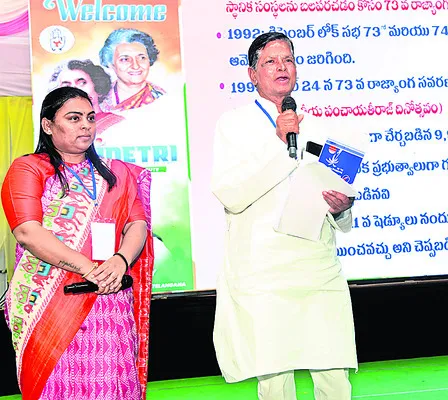 మహిళలు రాజకీయంగా రాణించాలి 