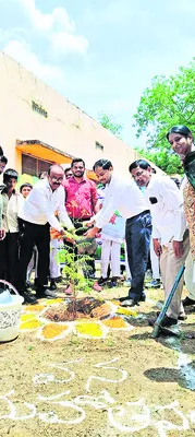 ప్రతిఒక్కరూ మొక్కలు నాటాలి