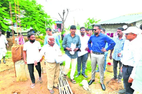 ‘ఇందిరమ్మ’ పనుల్లో వేగం పెంచాలి