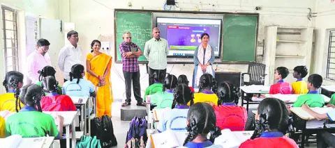 కష్టపడి చదివితే మంచి భవిష్యత్తు 