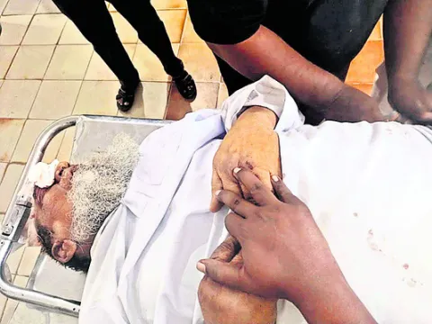 ఐచర్‌ వాహనం ఢీకొని ఒకరికి గాయాలు 