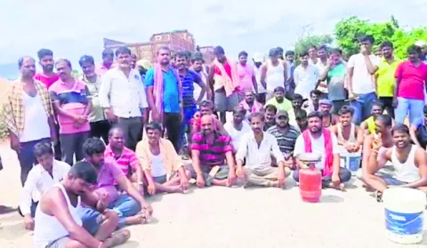 ఇసుక లోడింగ్‌ లొల్లి 