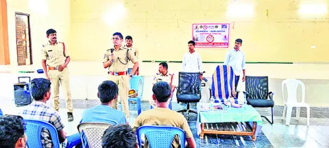 డ్రగ్స్‌కు బానిసలుగా మారొద్దు