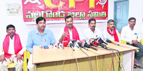 పెండింగ్‌ ప్రాజెక్టులను పూర్తి చేయాలి