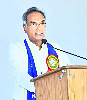 ఆందోళన చెందొద్దు.. అవకాశాలను అందిపుచ్చుకోవాలి