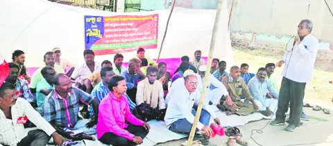 కార్మికుల సమస్యలు పాలకులకు పట్టవా.. 