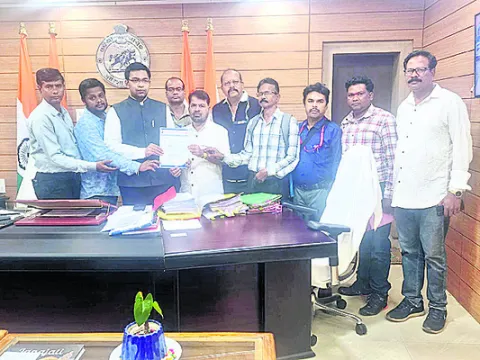 నిందితులపై చర్యలు తీసుకోవాలి