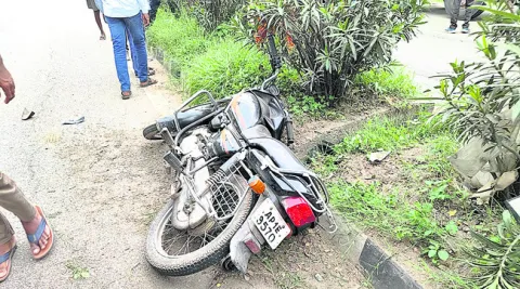 రోడ్డు ప్రమాదంలో సింగరేణి ఉద్యోగి మృతి 