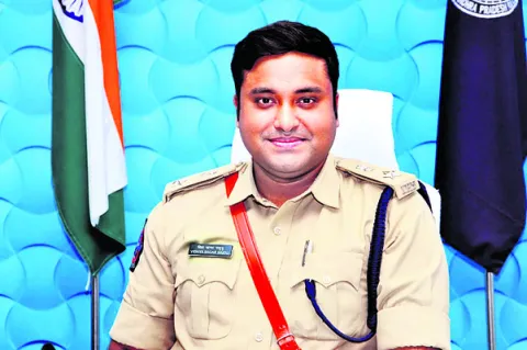 నకిలీ పత్రాలతో నిరుద్యోగులకు వల 