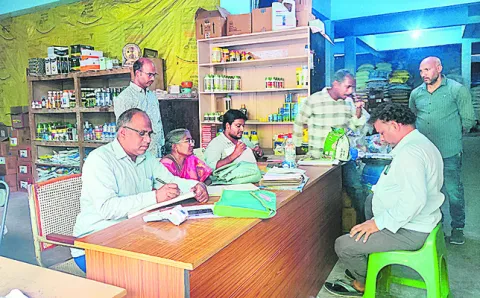 వ్యవసాయ, విజిలెన్స్‌ అధికారుల తనిఖీలు 