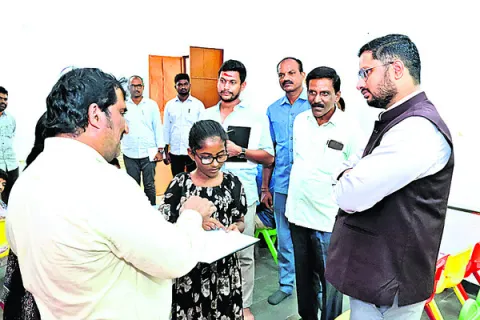 దివ్యాంగులకు అండగా భవిత కేంద్రాలు